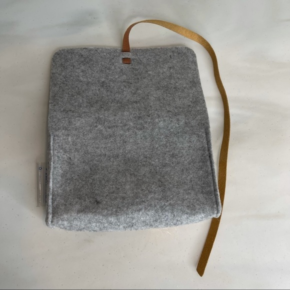 Gray Thick Felt Toiletry Bag - Picture 11 of 13